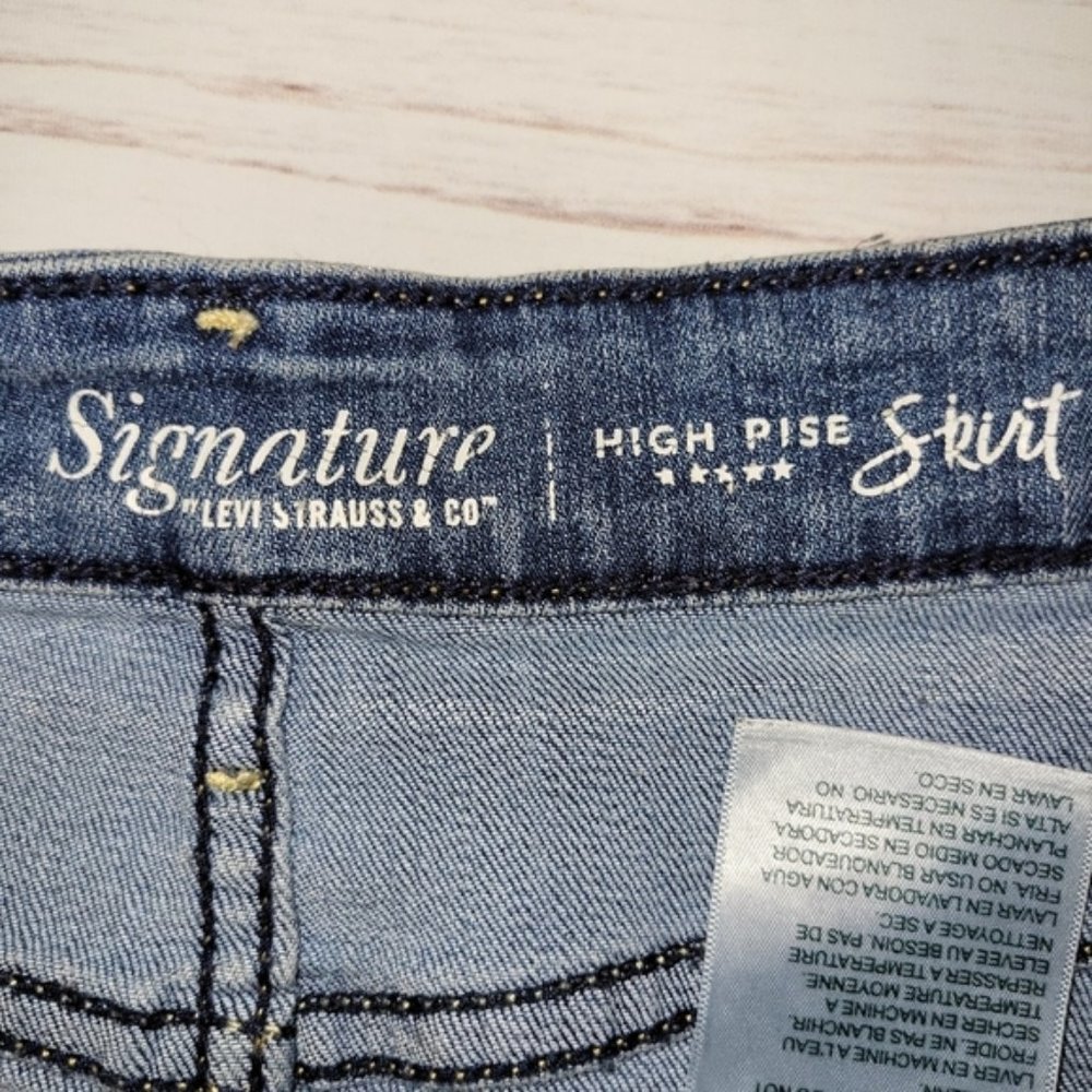 Levi's Signature Denim Skirt - Picture 3 of 5